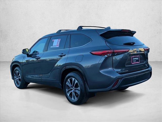 Certified 2023 Toyota Highlander XLE image 8