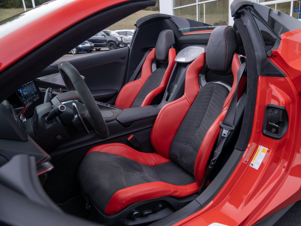 Used 2022 Chevrolet Corvette Stingray Premium Conv w/ Z51 Performance Package RWD image 9