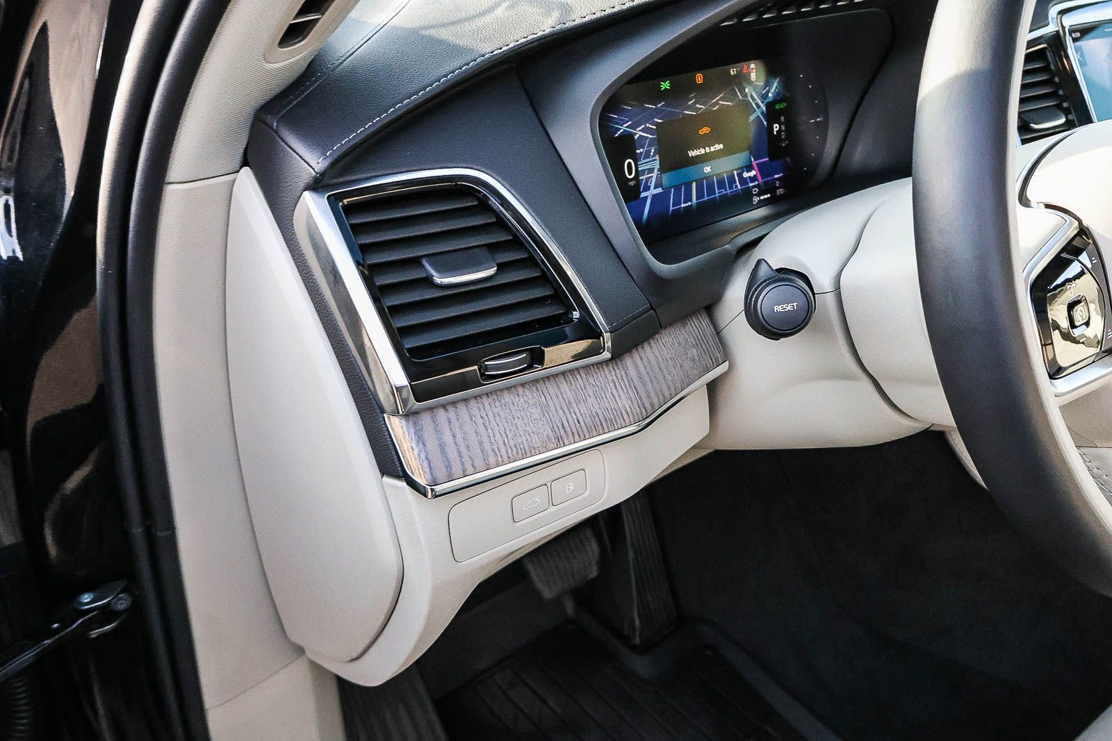 Used 2024 Volvo XC90 T8 Ultimate w/ Protection Package Premier image 32