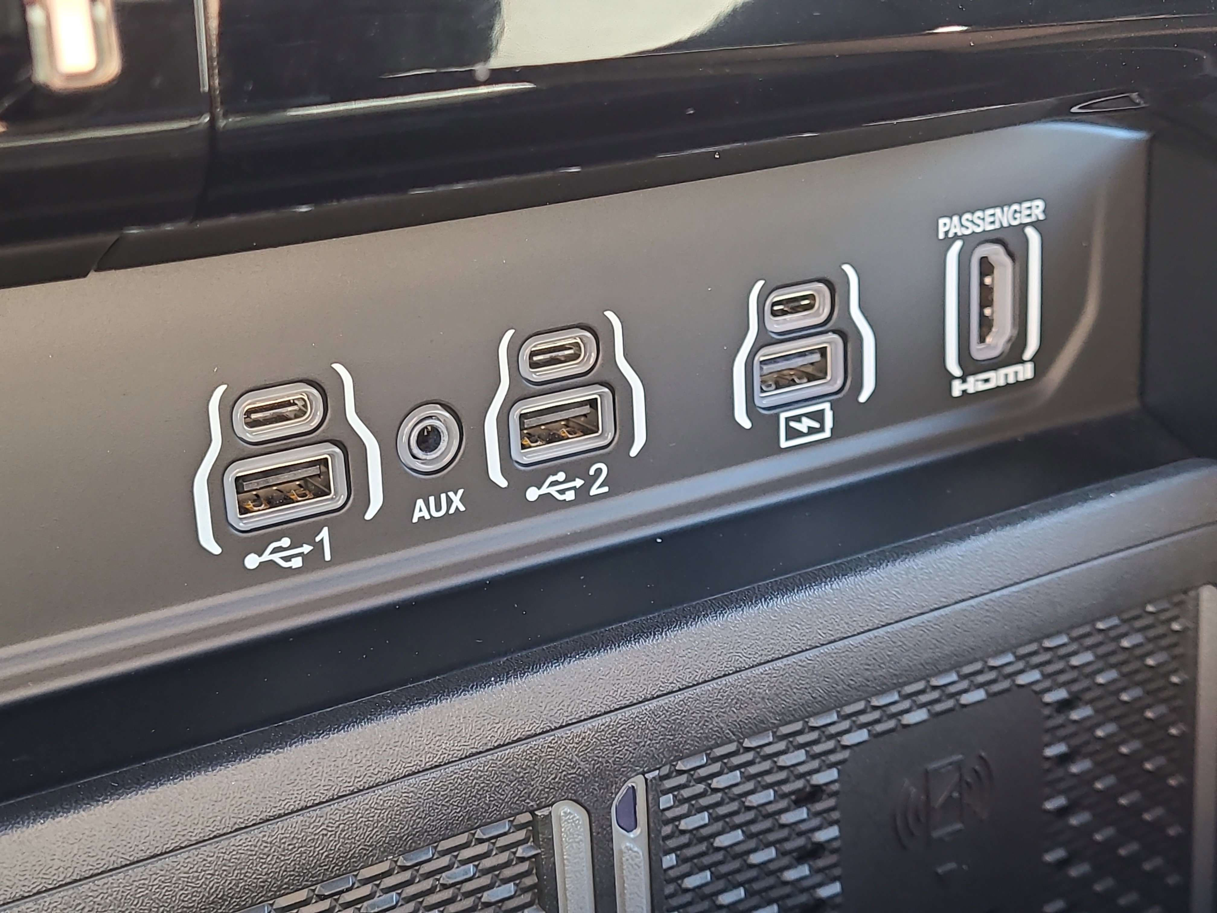 Used 2025 RAM 3500 Limited image 31