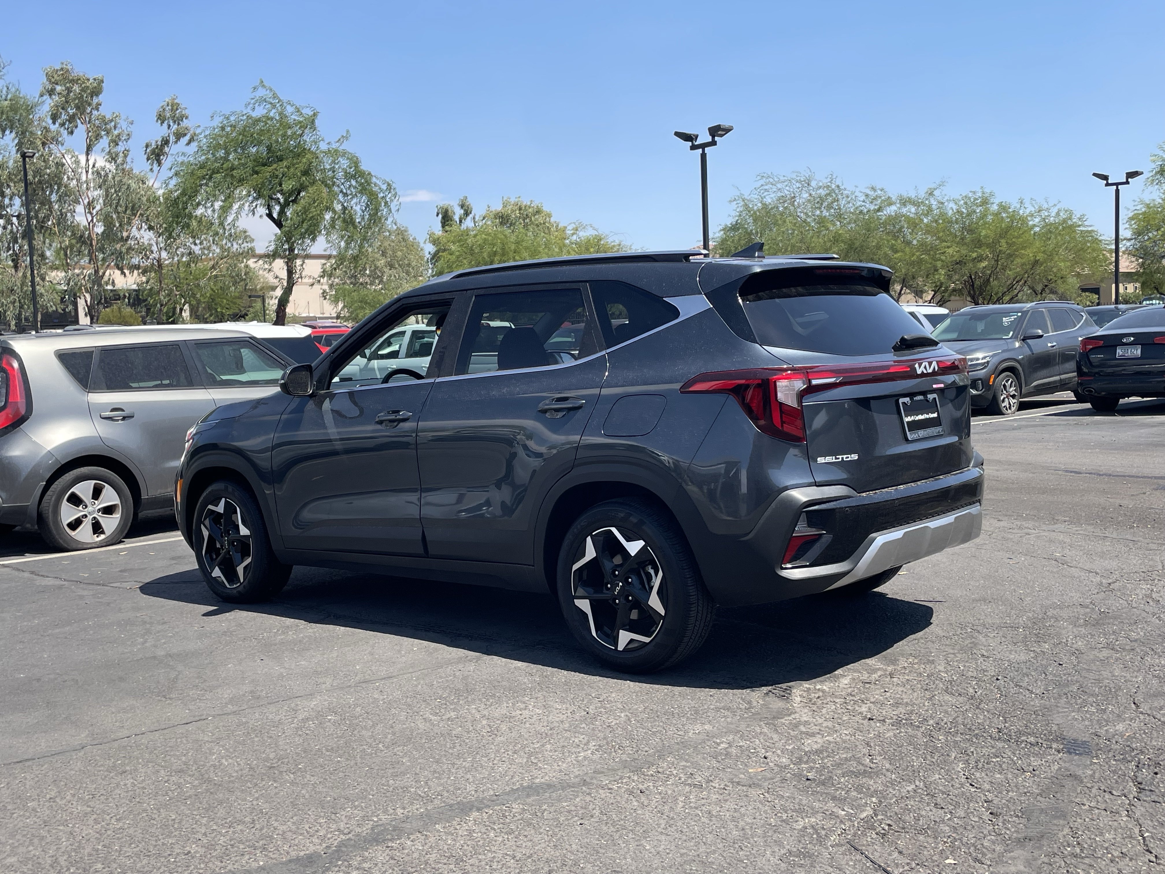 Certified 2025 Kia Seltos EX w/ EX Sunroof Package FWD image 4