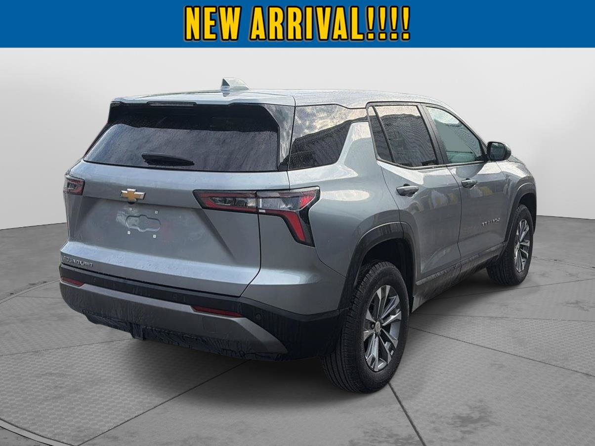 Used 2026 Chevrolet Equinox LT AWD/4WD image 3