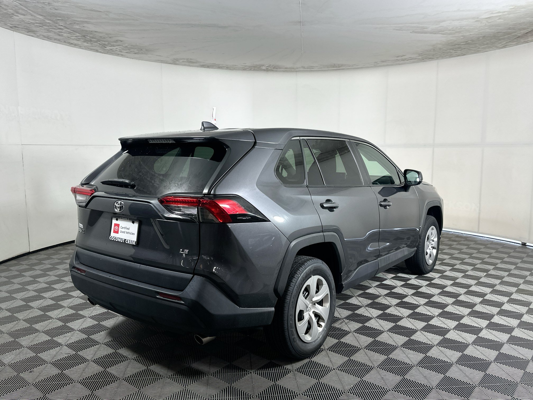 Used 2023 Toyota RAV4 LE FWD image 3