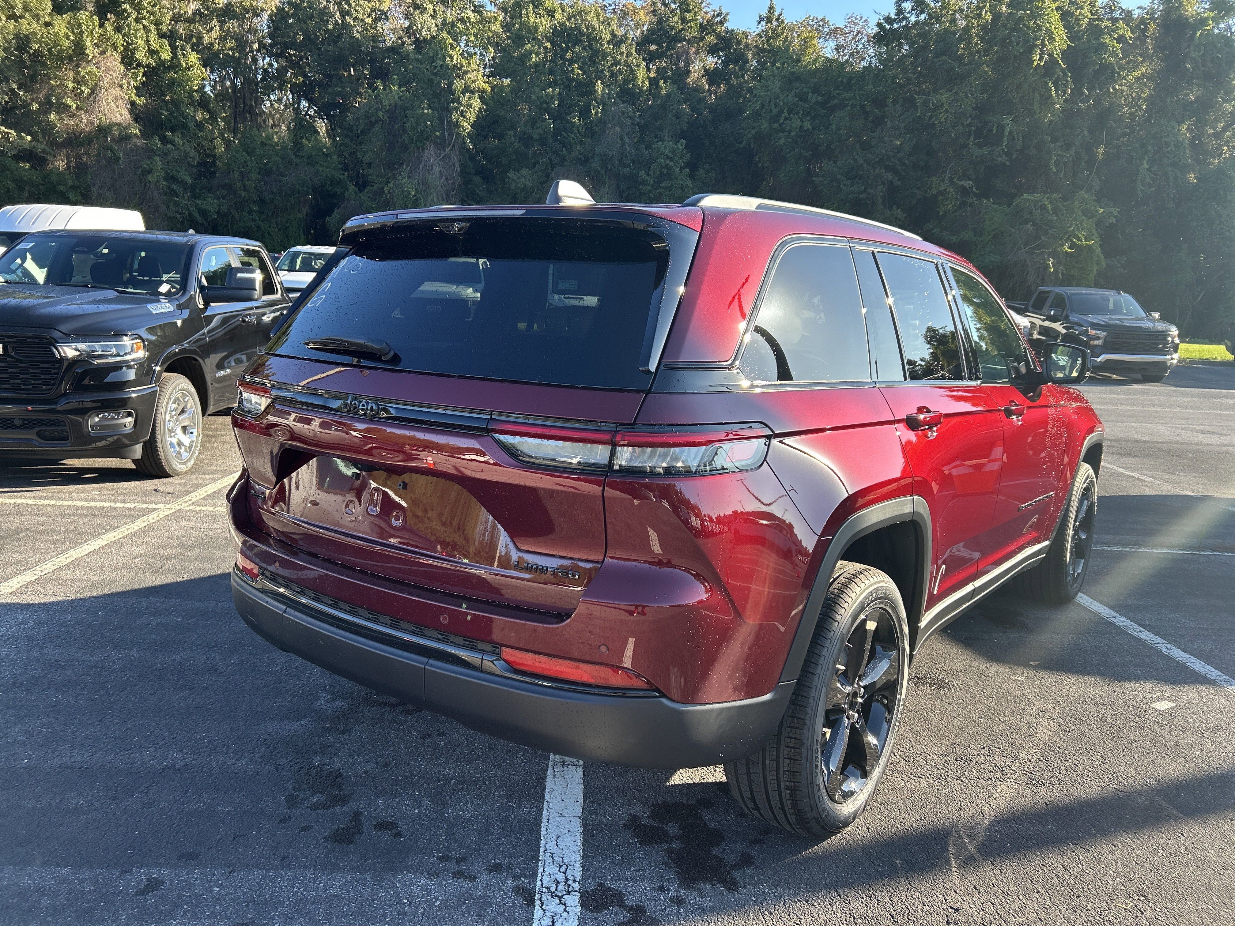 New 2025 Jeep Grand Cherokee Limited w/ Luxury Tech Group II image 5