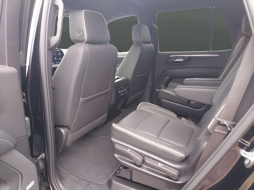 Used 2025 Chevrolet Tahoe Premier AWD/4WD image 18