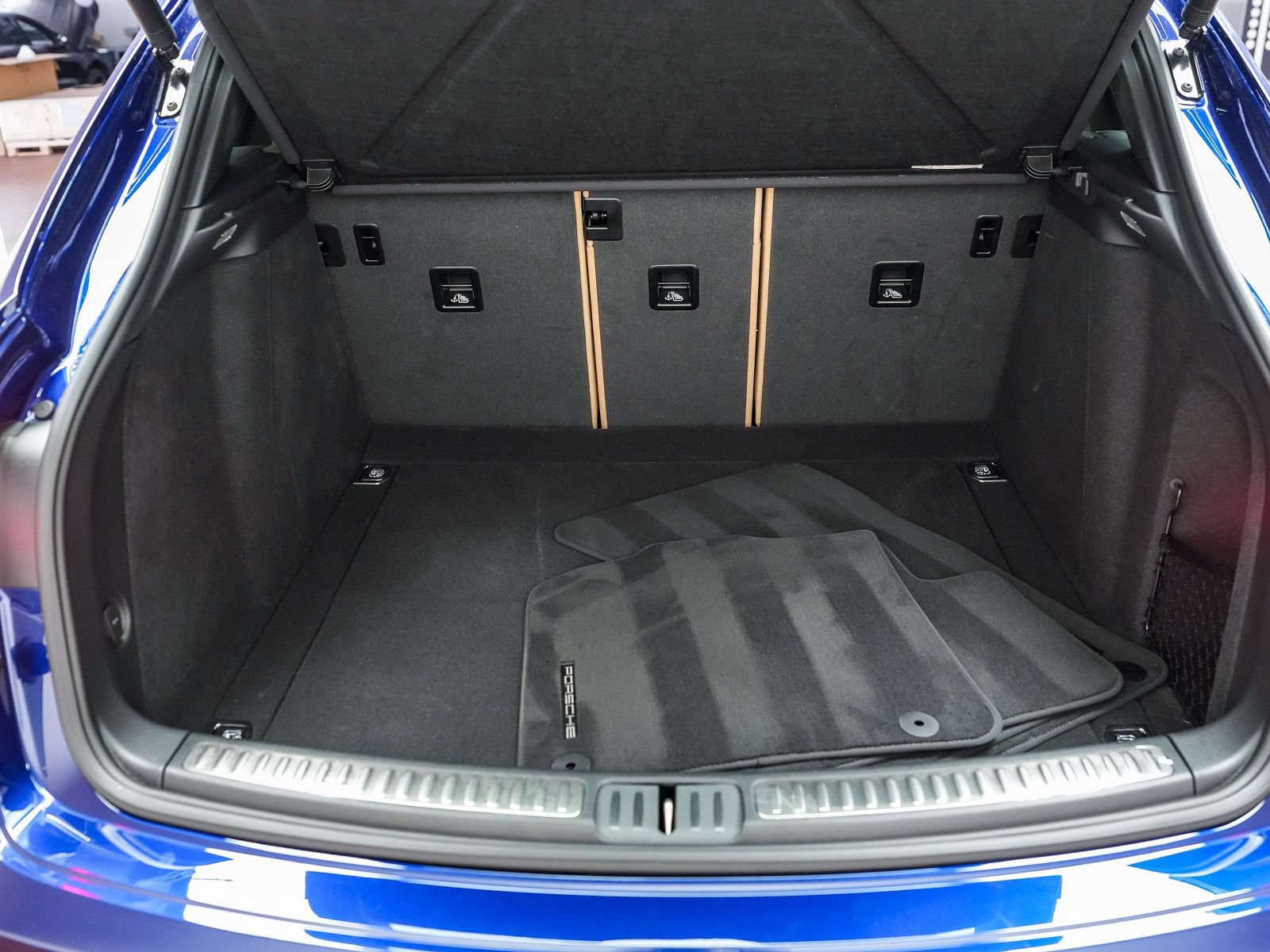 Certified 2026 Porsche Macan AWD/4WD image 27