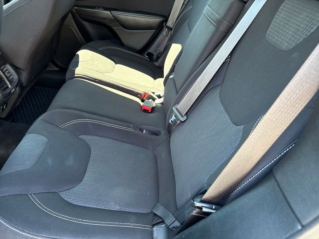 Used 2015 Jeep Cherokee Latitude w/ Cold Weather Group image 10