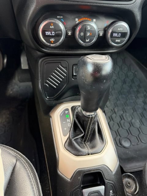 Used 2015 Jeep Renegade Limited FWD image 16