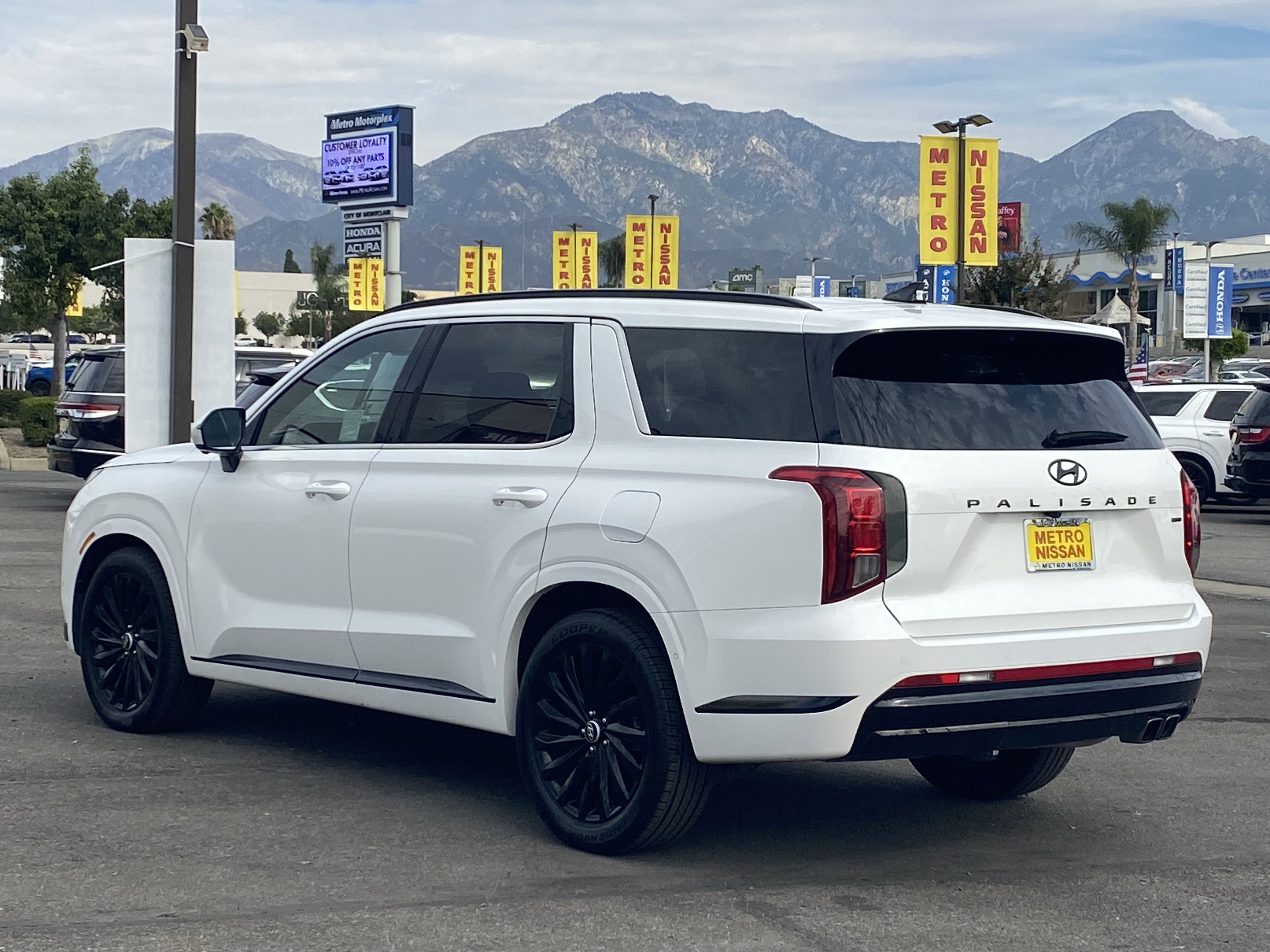 Used 2024 Hyundai Palisade Calligraphy image 5