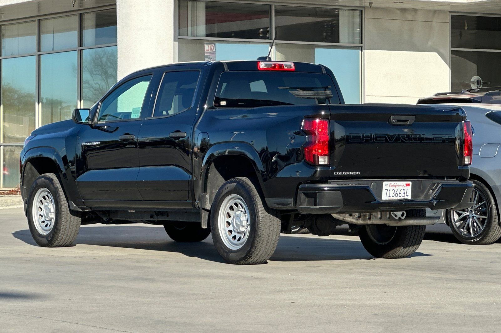 Used 2024 Chevrolet Colorado W/T image 4