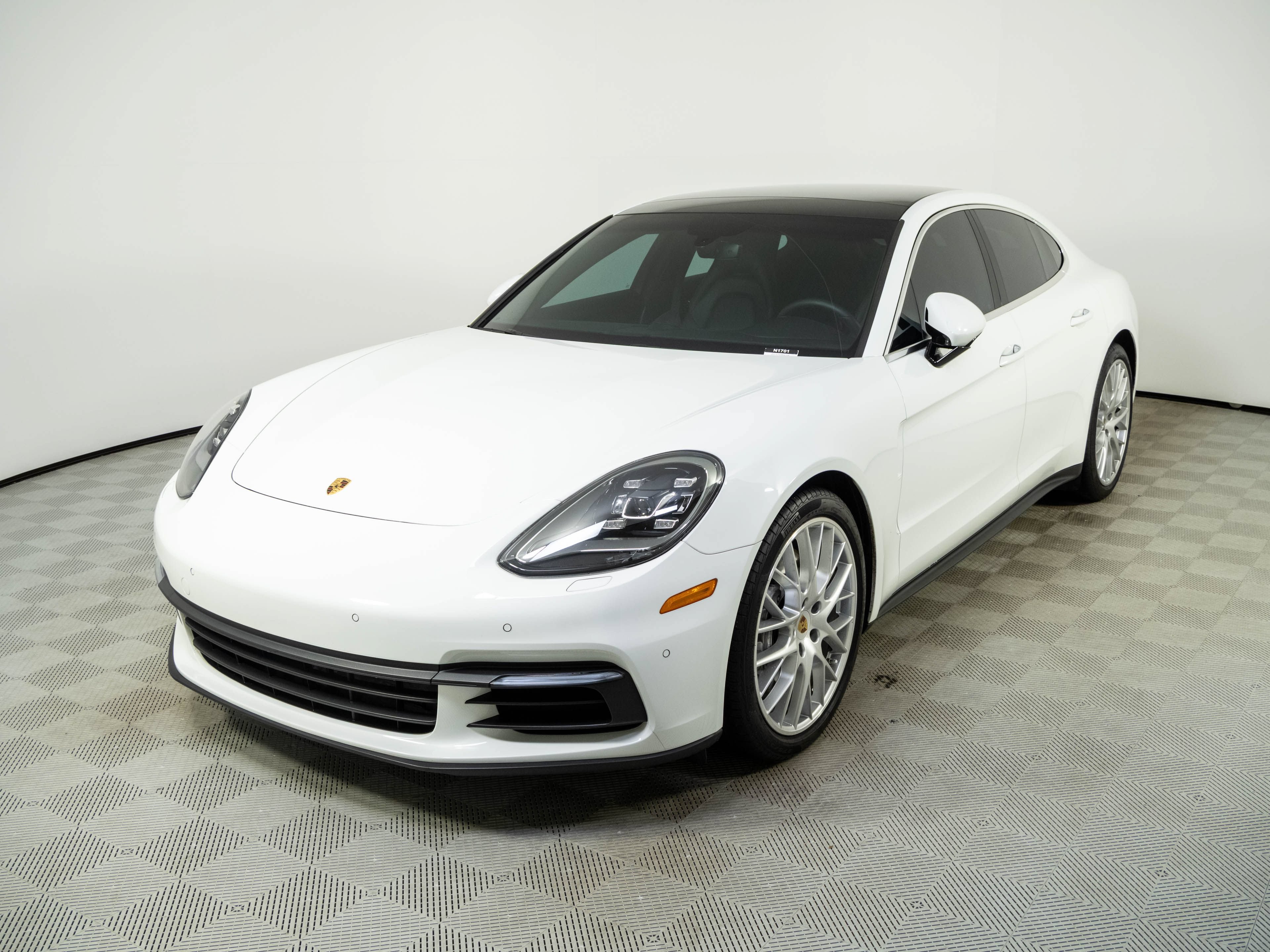 Used 2019 Porsche Panamera 4 AWD/4WD image 1
