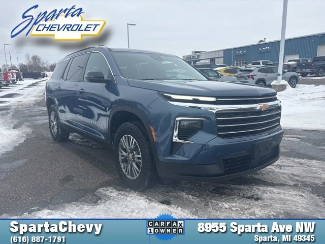 Used 2025 Chevrolet Traverse LT image 1