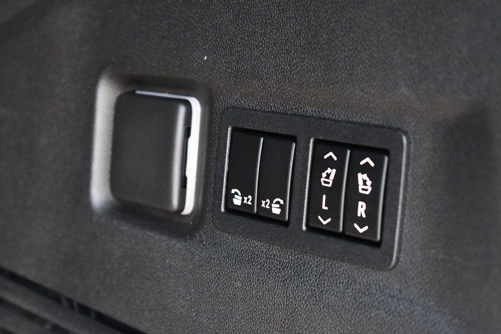 Used 2022 Chevrolet Suburban RST w/ Sport Performance Package image 9