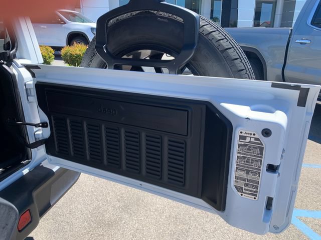 Used 2025 Jeep Wrangler Unlimited Sahara AWD/4WD image 13