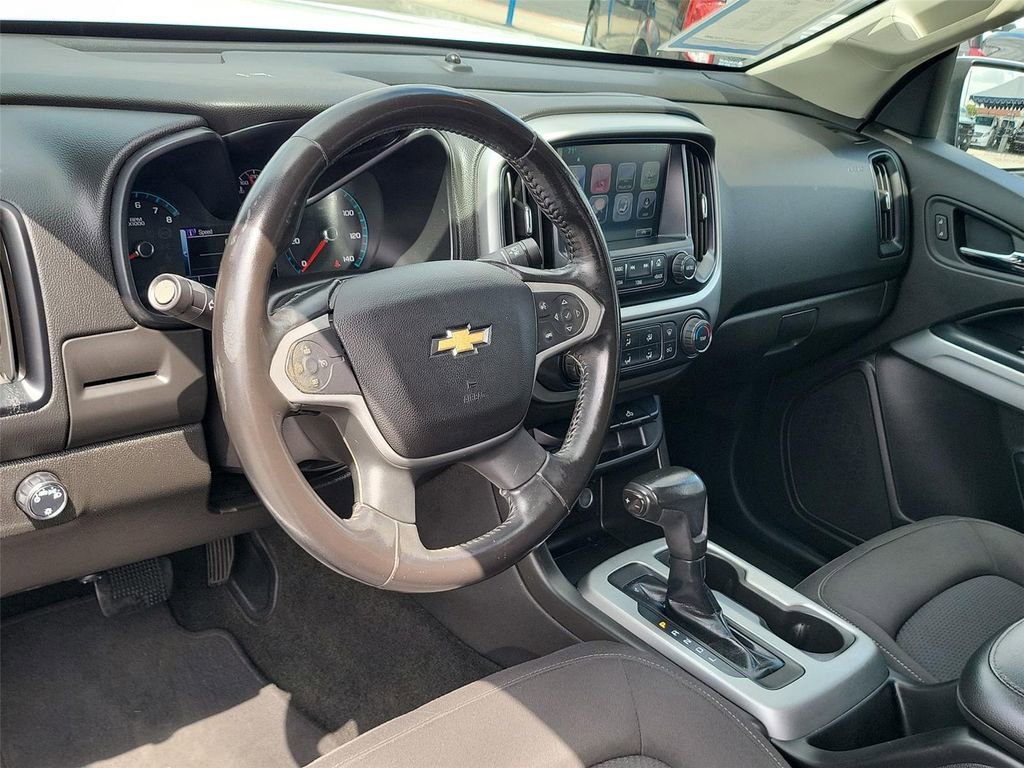 Used 2017 Chevrolet Colorado LT RWD image 2