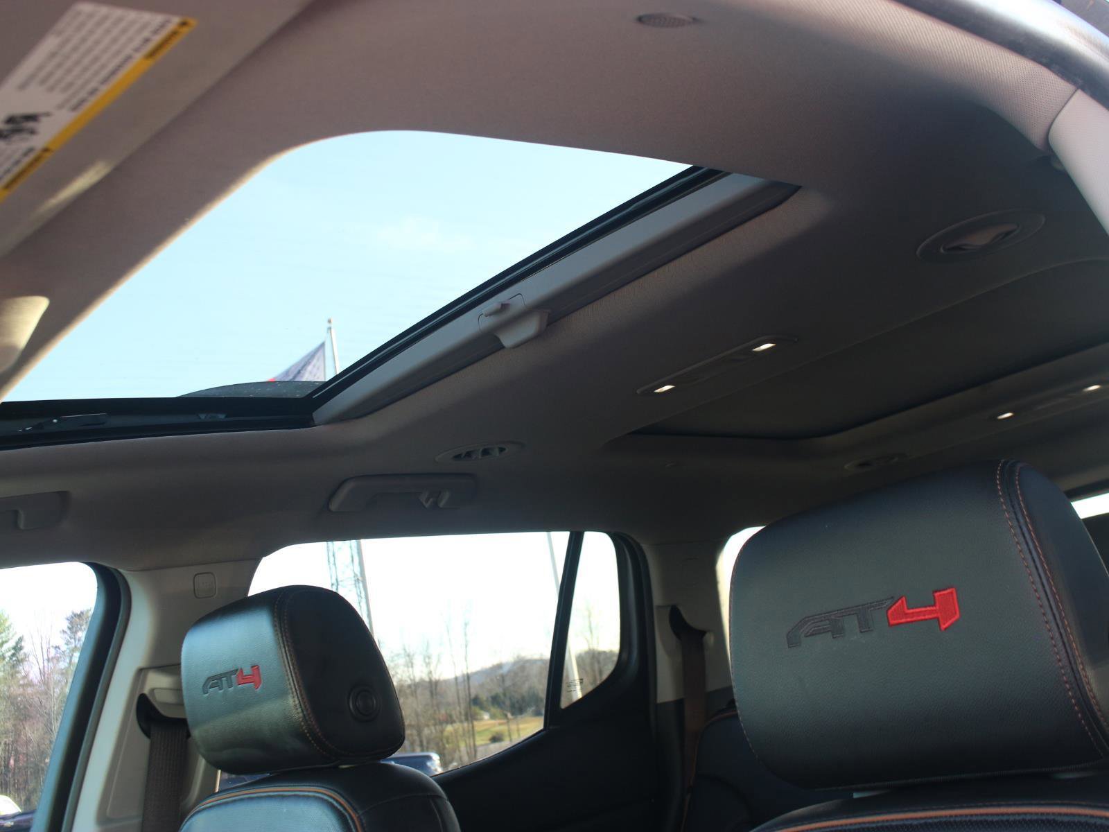 Used 2022 GMC Acadia AT4 w/ Technology Package image 33