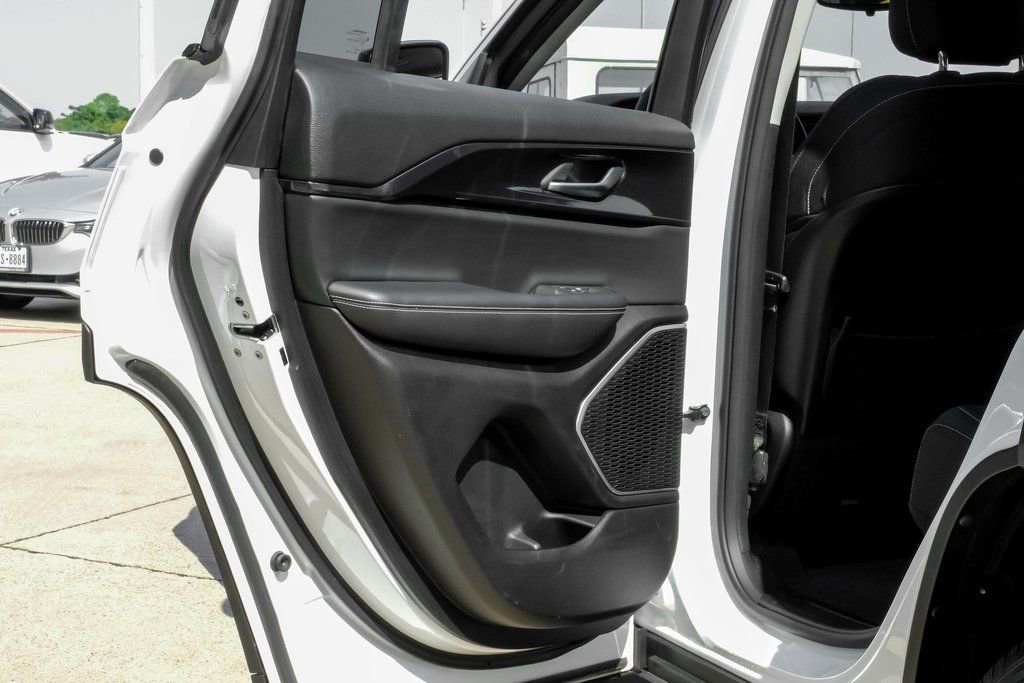 Used 2022 Jeep Grand Cherokee Laredo w/ Luxury Tech Group I image 55