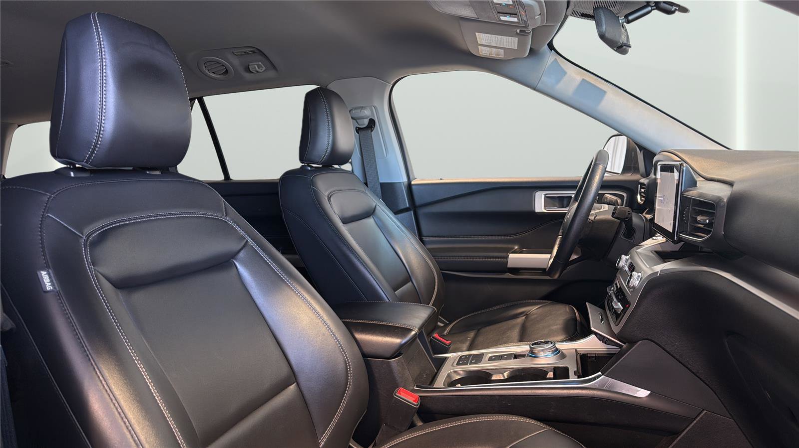 Used 2022 Ford Explorer XLT w/ Equipment Group 202A image 15