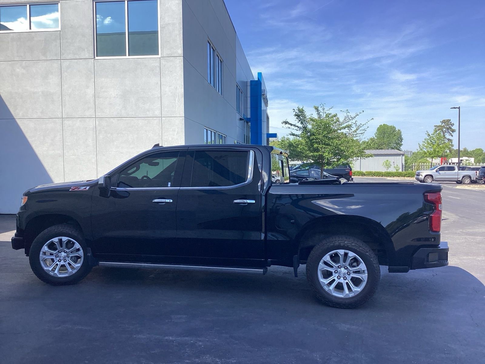 Used 2022 Chevrolet Silverado 1500 LTZ w/ LTZ Premium Package image 6