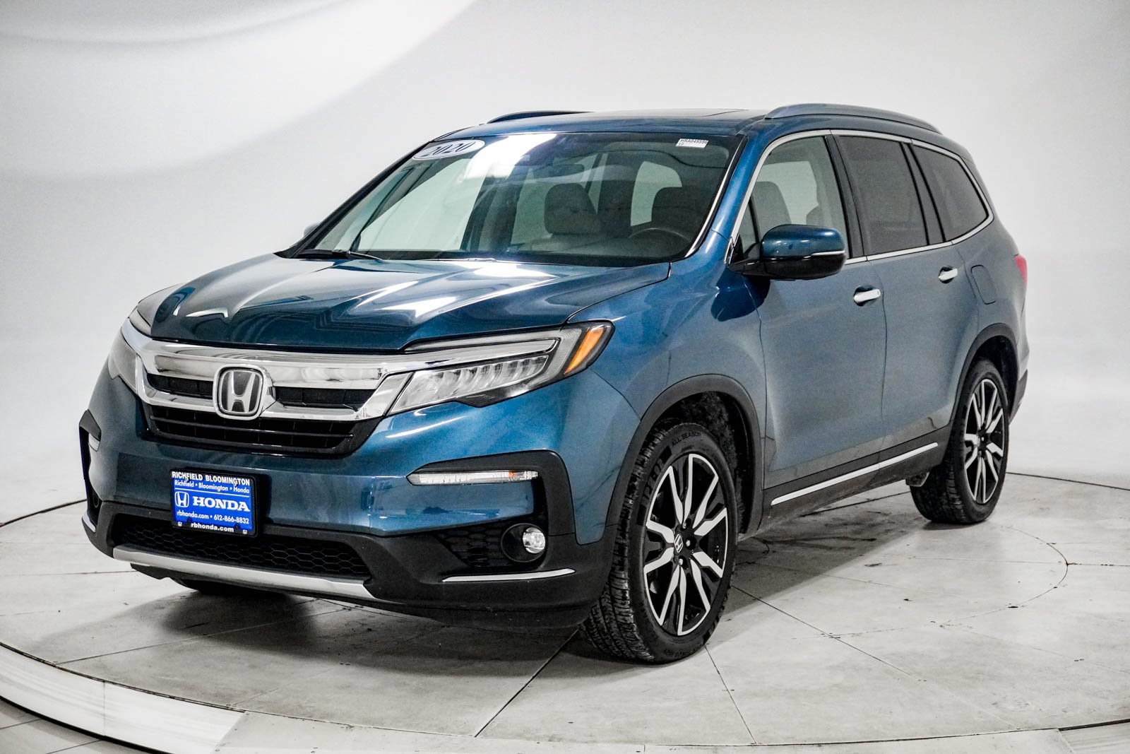 Used 2020 Honda Pilot Touring image 3