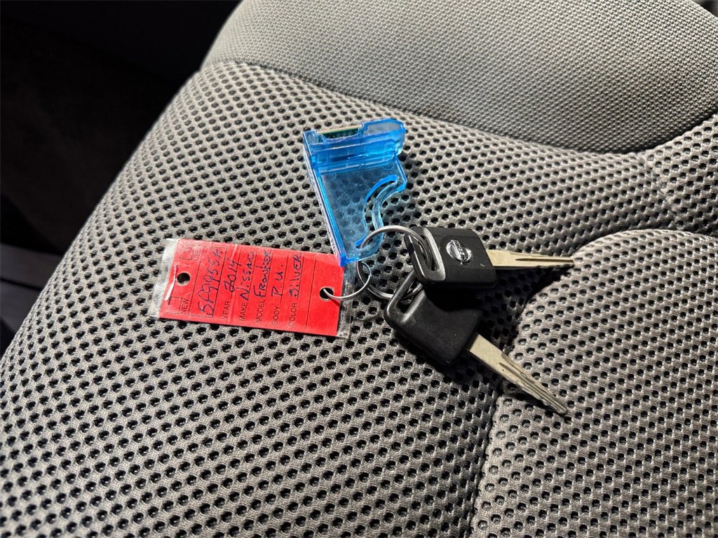 Used 2014 Nissan Frontier S image 32