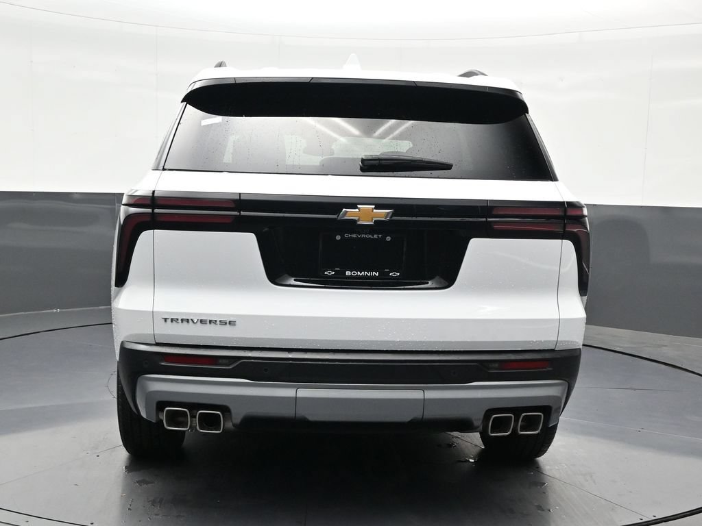 Used 2026 Chevrolet Traverse LT FWD image 4