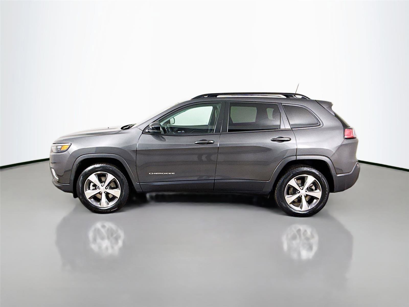 Used 2022 Jeep Cherokee Limited w/ Mopar Interior Package image 4