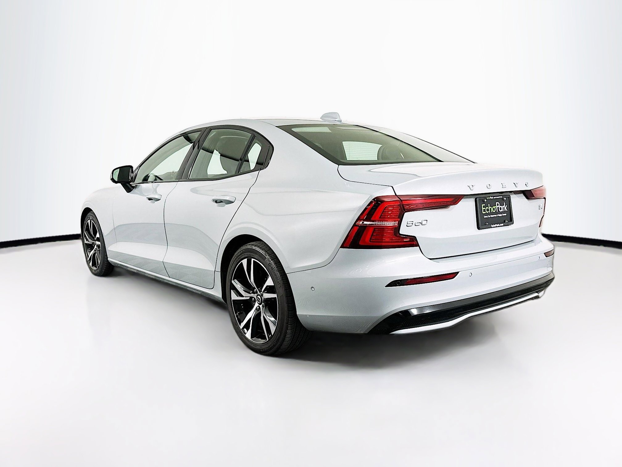 Used 2025 Volvo S60 B5 Plus image 5