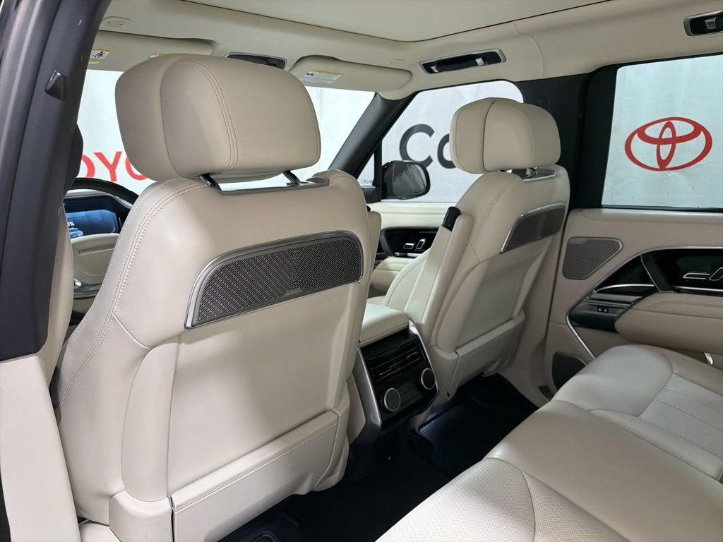 Used 2025 Land Rover Range Rover Autobiography AWD/4WD image 17