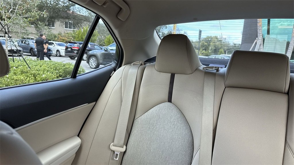 Used 2018 Toyota Camry LE image 18