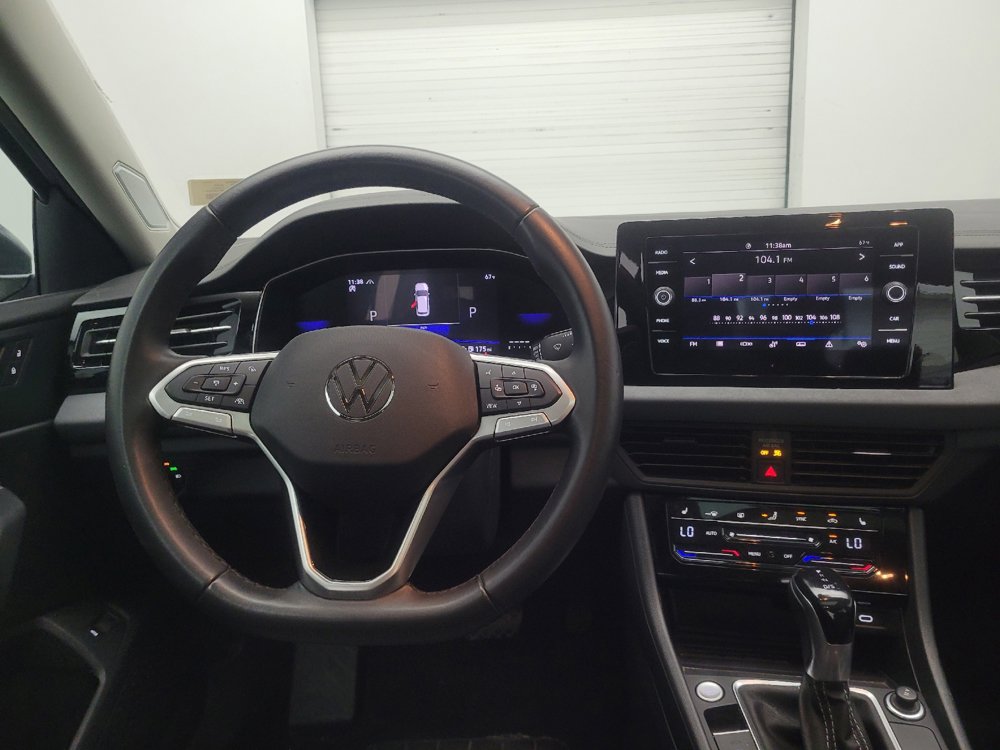 Used 2025 Volkswagen Jetta SE FWD image 22