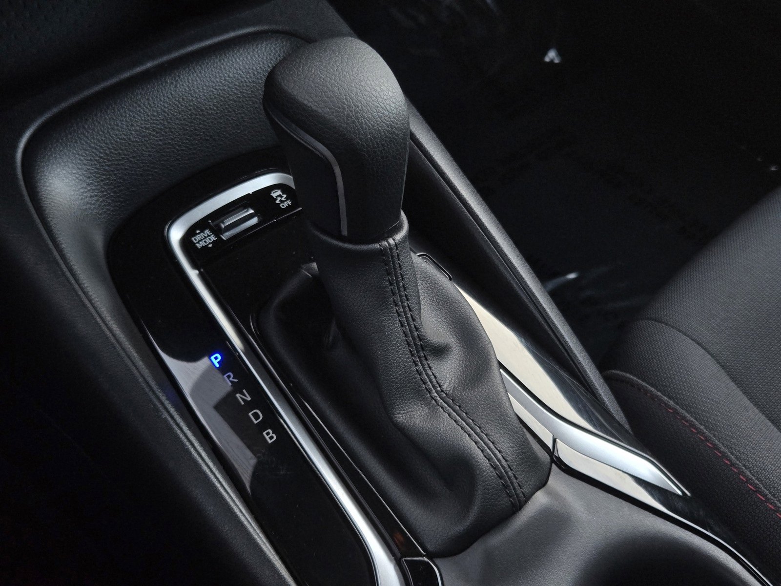 Certified 2025 Toyota Corolla SE image 17