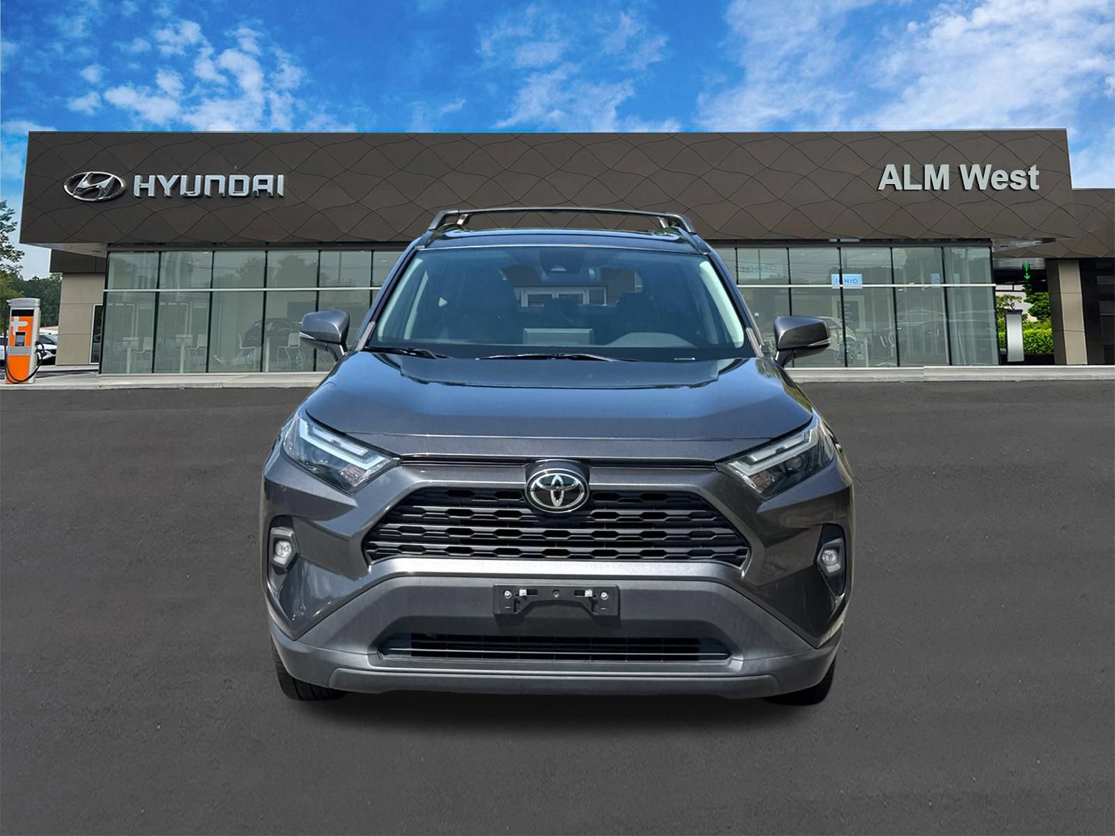 Used 2022 Toyota RAV4 XLE Premium FWD image 2