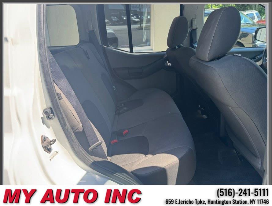 Used 2015 Nissan Xterra 4WD image 27