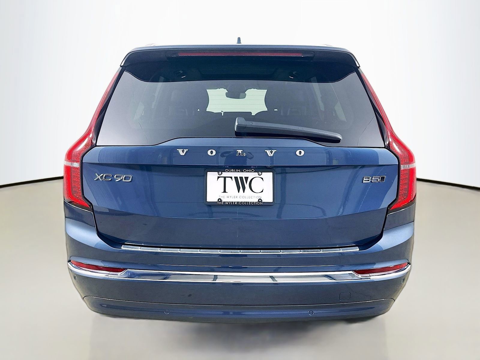 Used 2026 Volvo XC90 B5 Plus w/ Protection Package Premier AWD/4WD image 6