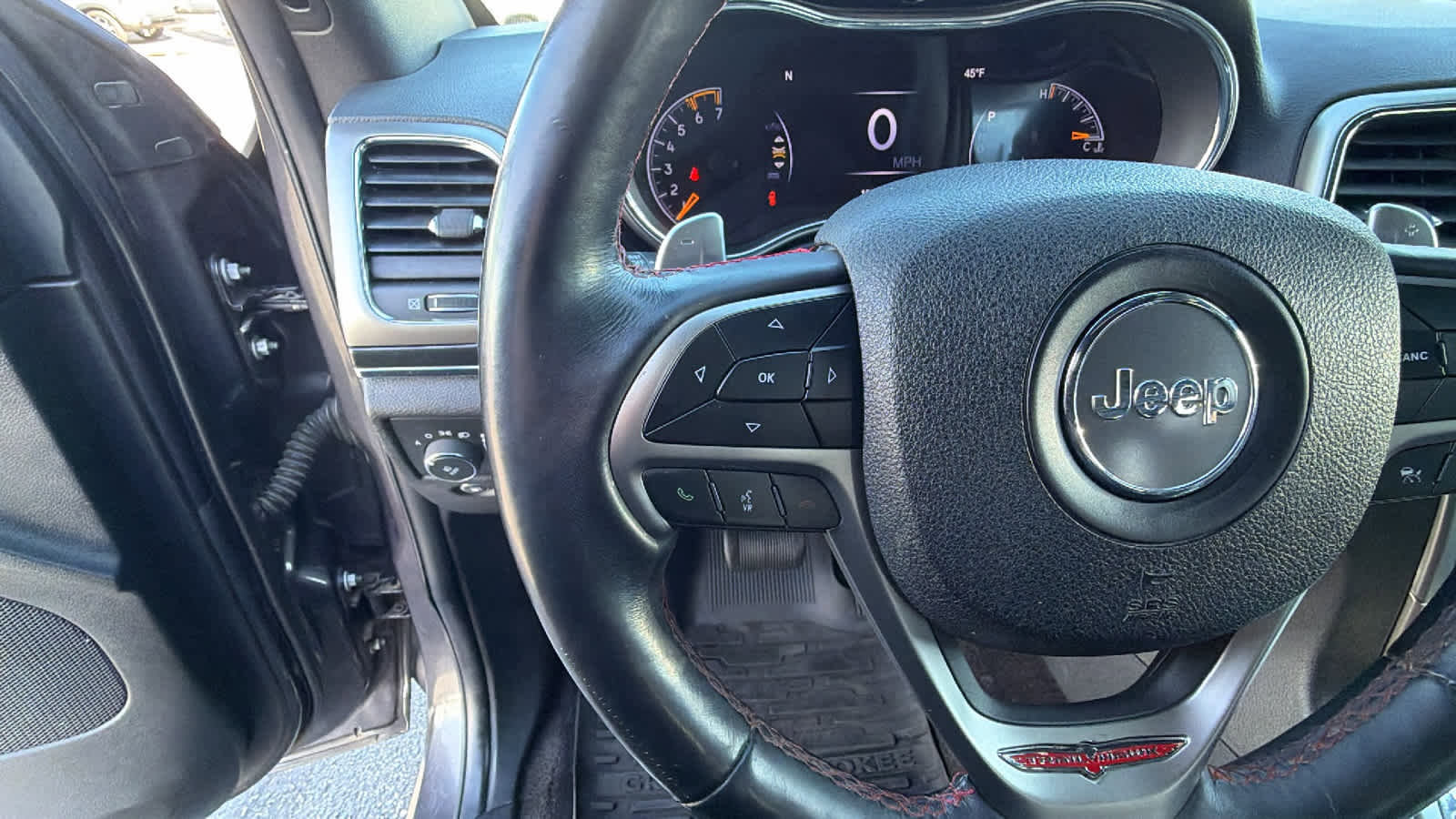 Used 2017 Jeep Grand Cherokee Trailhawk w/ Trailhawk Luxury Group image 19