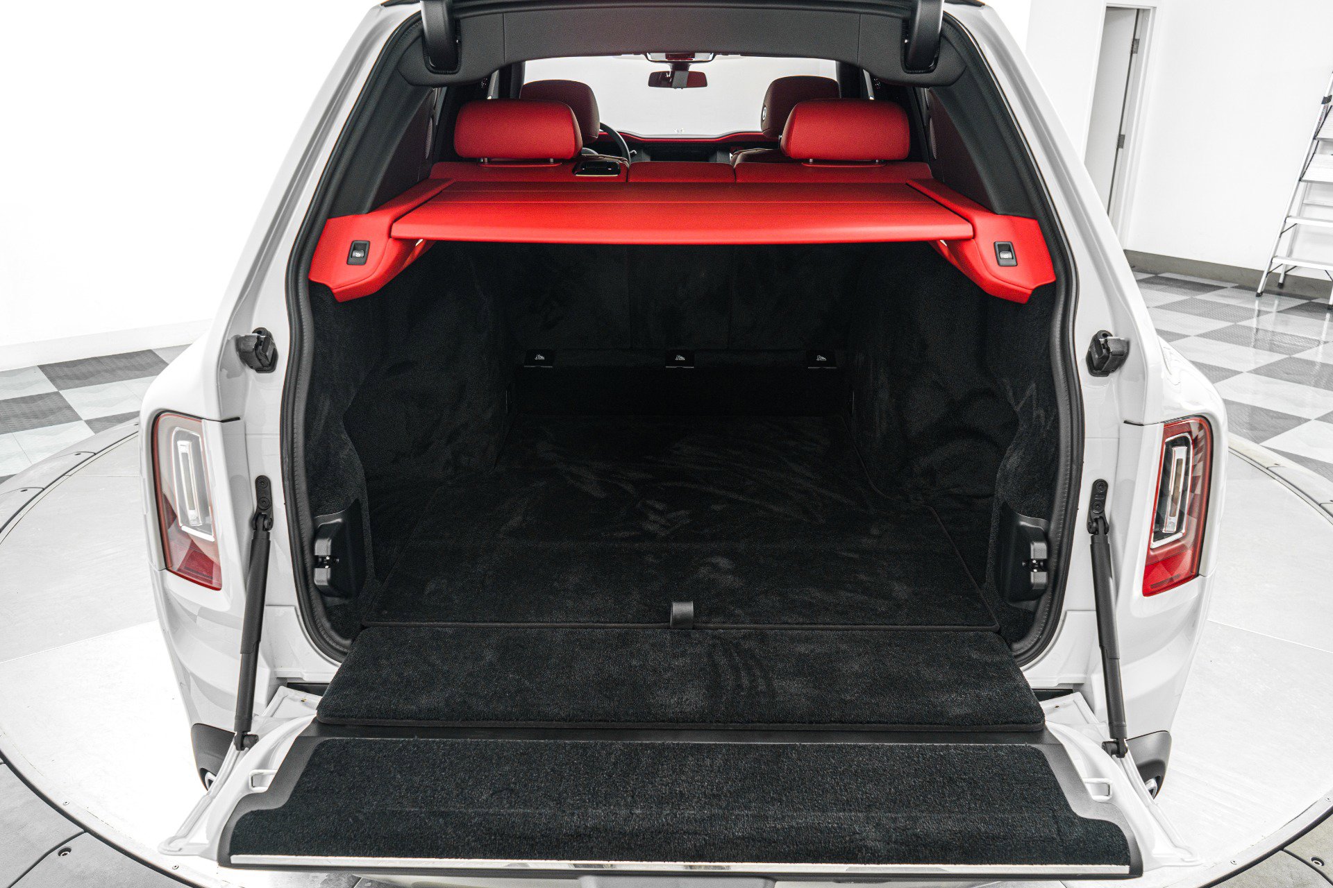 Used 2024 Rolls-Royce Cullinan image 19