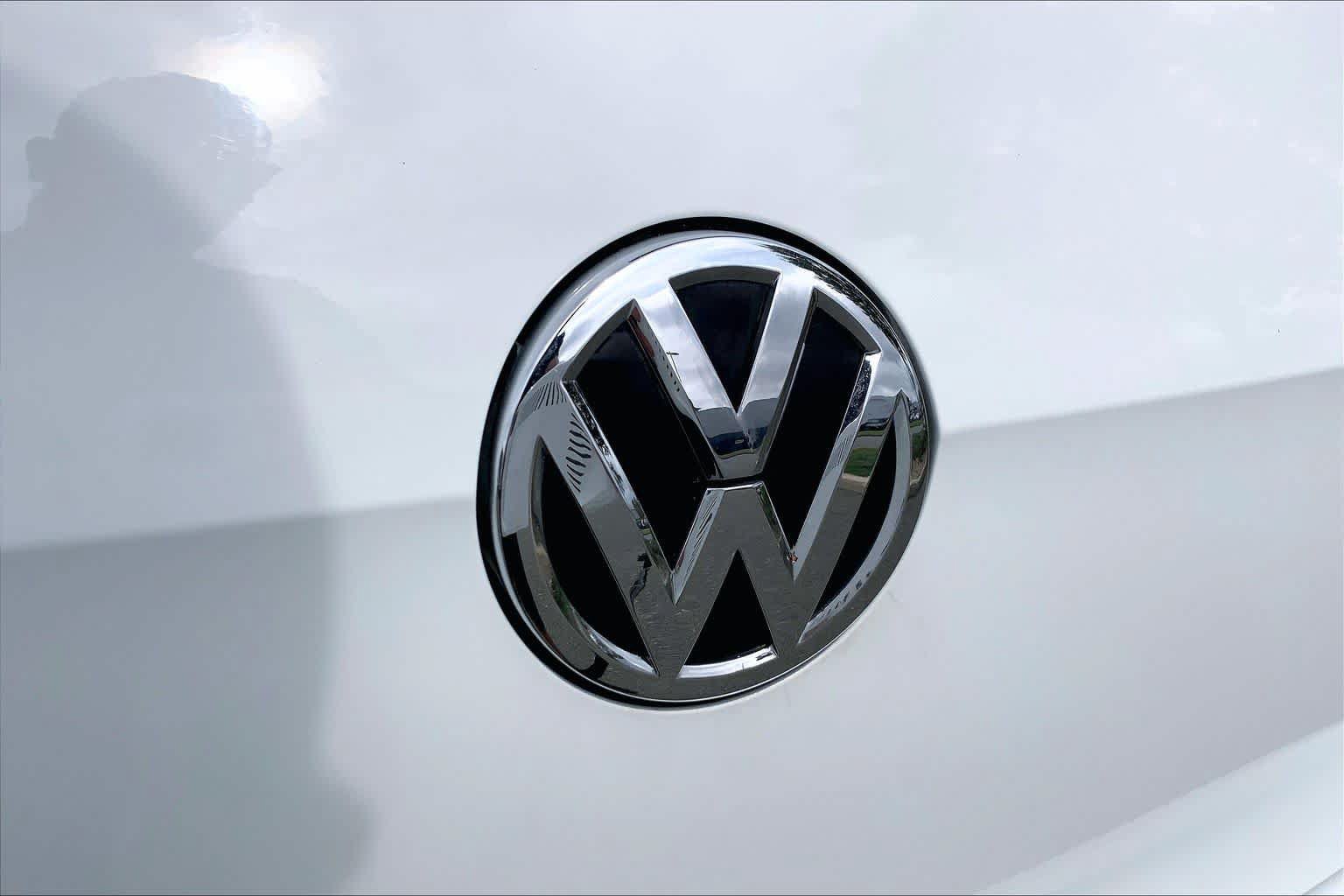 Used 2017 Volkswagen GTI SE FWD image 10