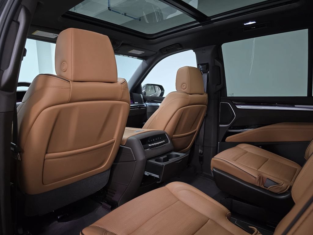 Used 2025 Cadillac Escalade Premium Luxury w/ Touring Package AWD/4WD image 27