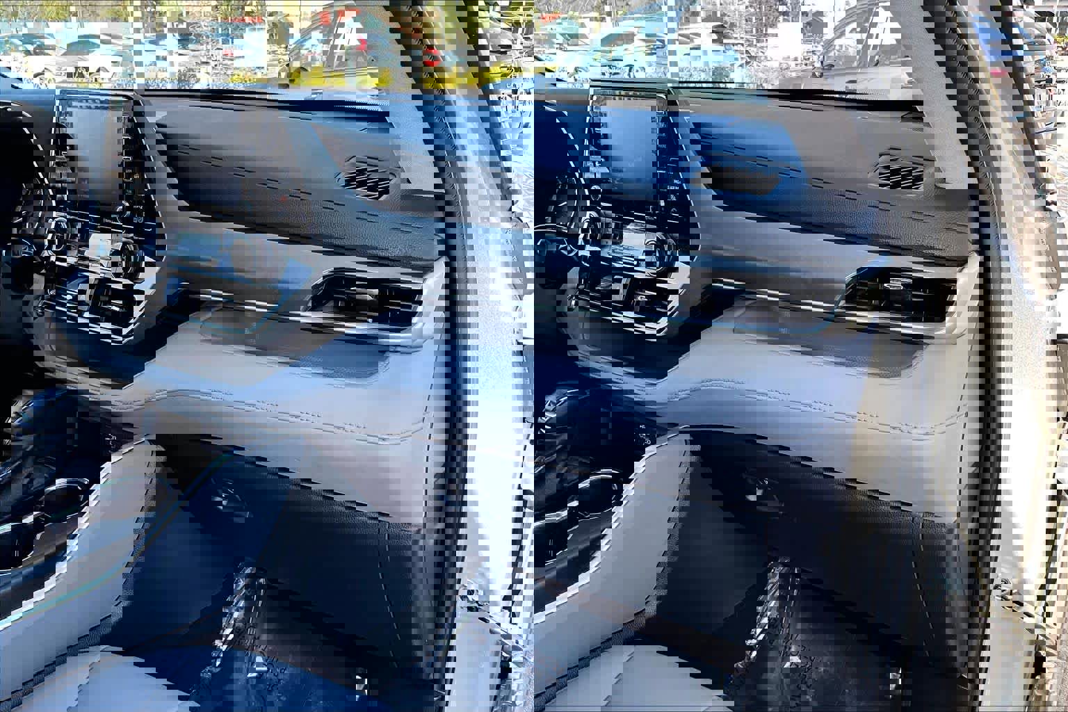 Used 2022 Toyota Highlander XLE image 19