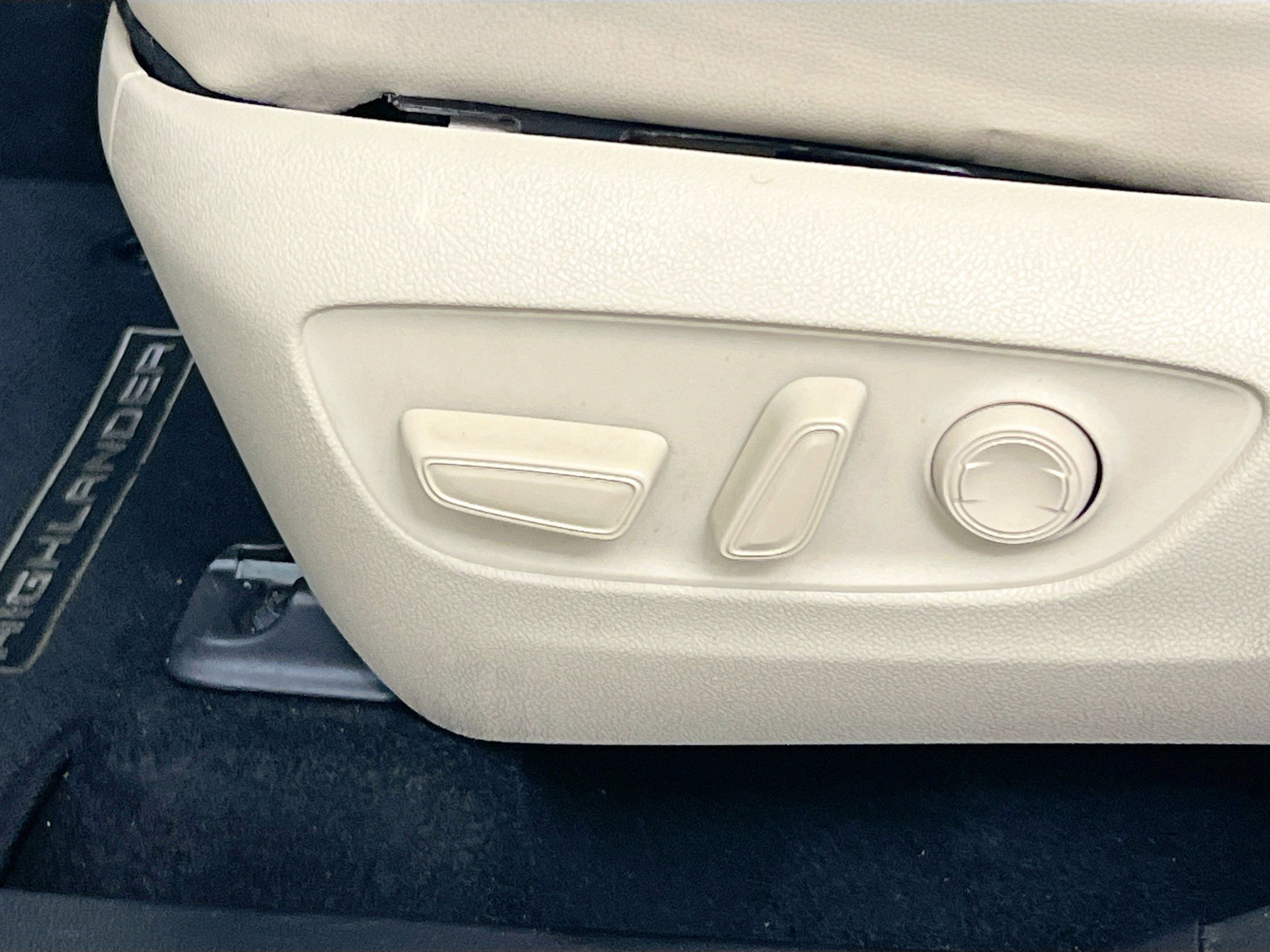 Used 2020 Toyota Highlander XLE image 15