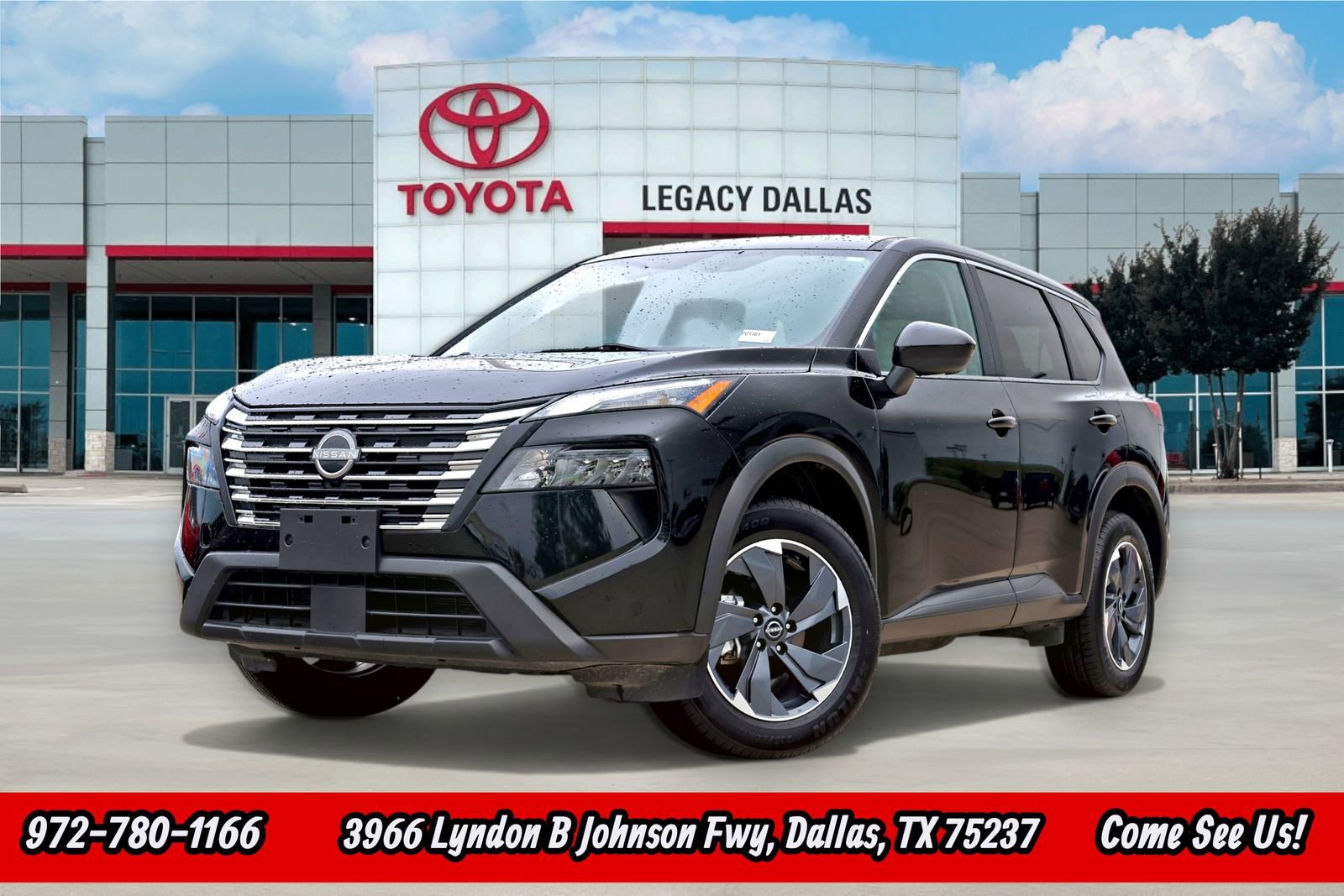 Used 2024 Nissan Rogue SV image 1