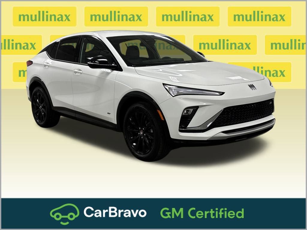 Used 2025 Buick Envista Sport Touring image 1