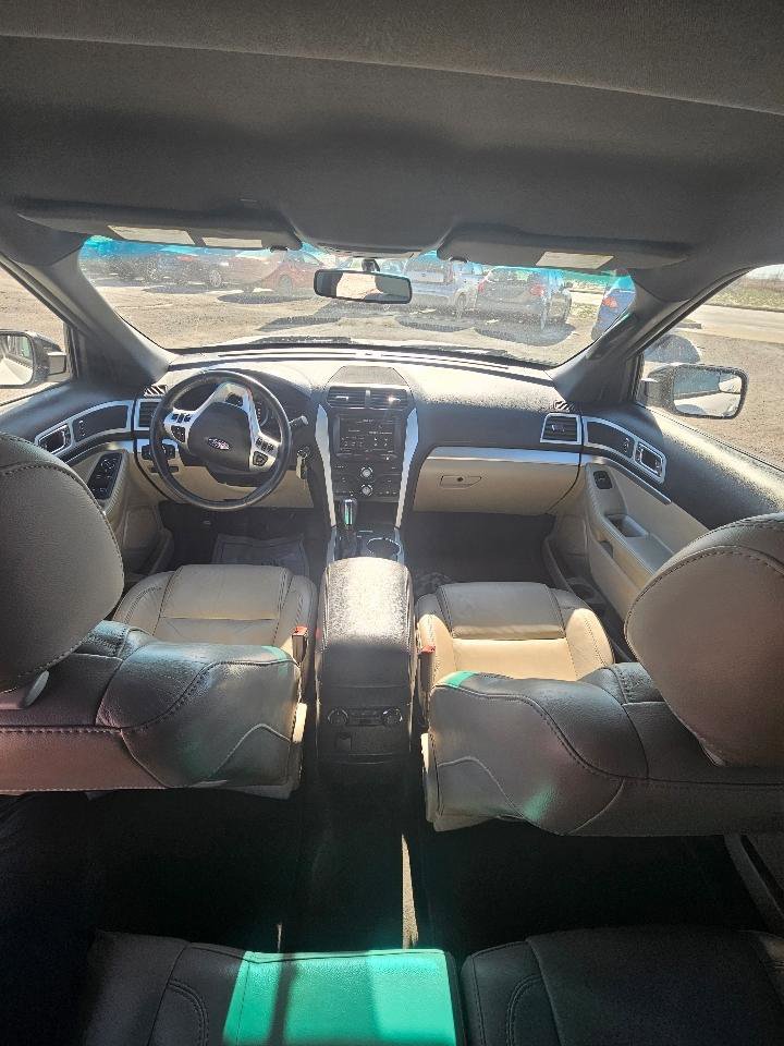 Used 2015 Ford Explorer XLT w/ Equipment Group 202A image 11