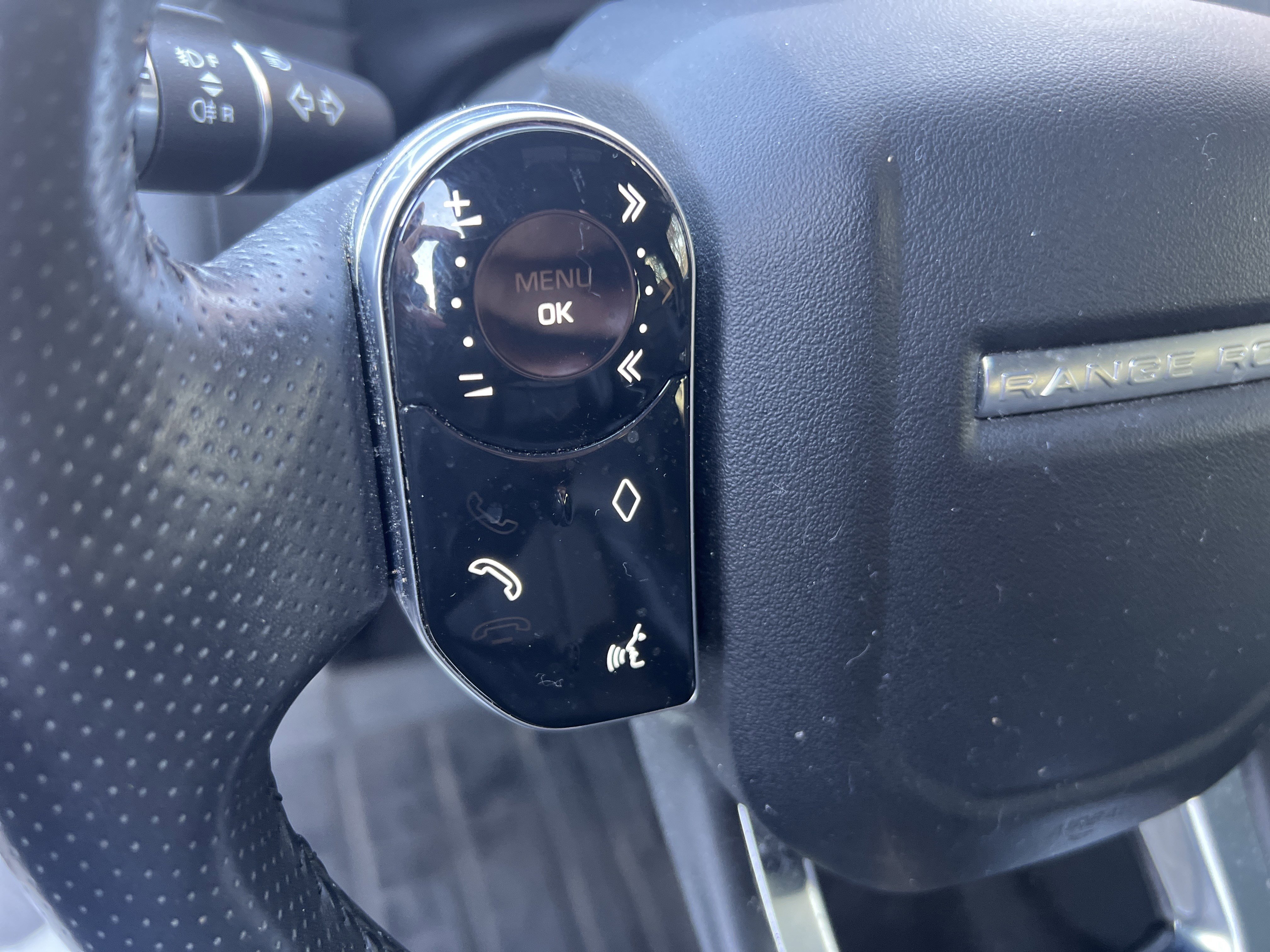 Used 2020 Land Rover Range Rover Sport HSE image 12