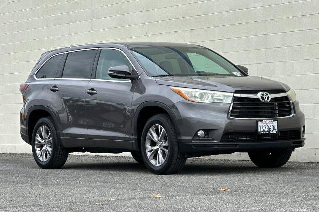 Used 2016 Toyota Highlander Plus w/ Preferred Accessory Package