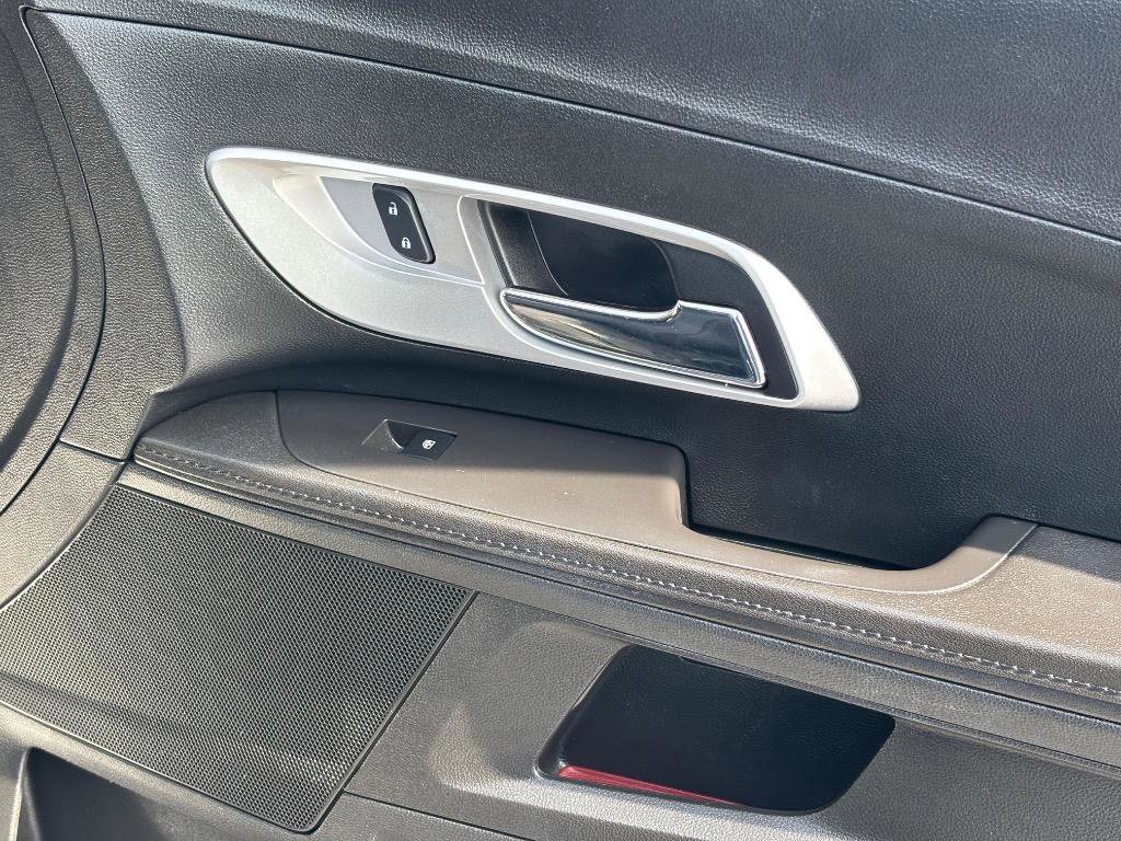 Used 2017 Chevrolet Equinox LT image 31