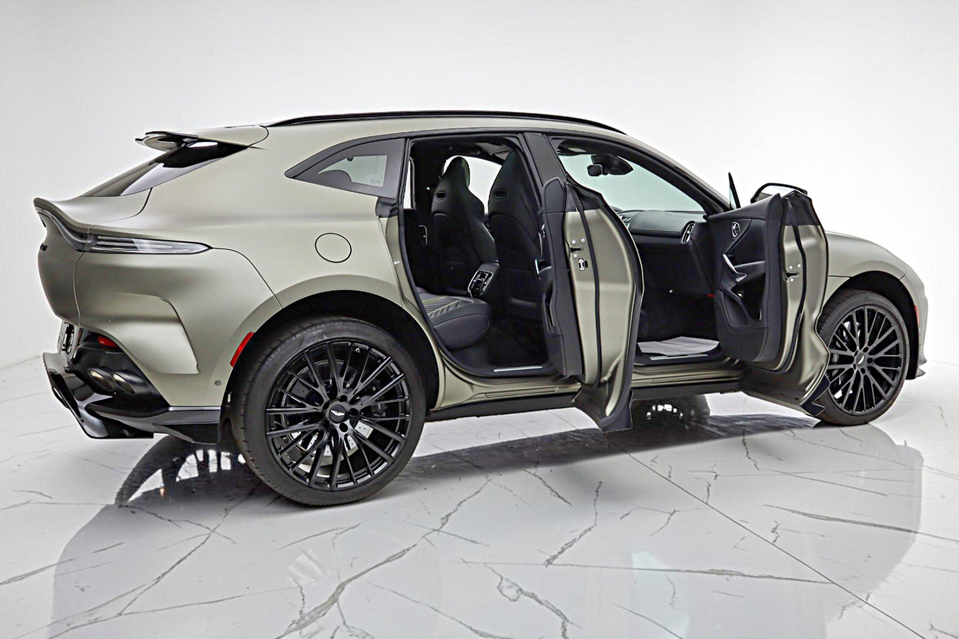 Used 2023 Aston Martin DBX 707 image 20