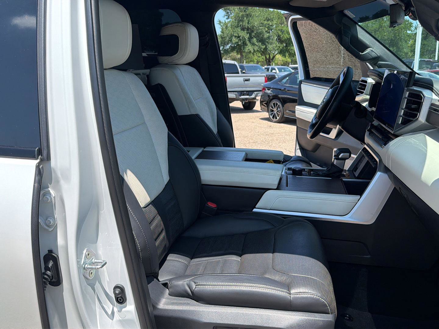 Used 2023 Toyota Tundra Capstone AWD/4WD image 17