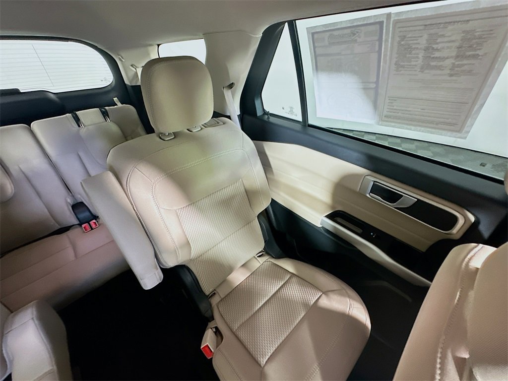 Used 2023 Ford Explorer XLT image 14